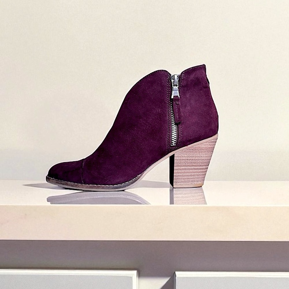 DV8 by Dolce Vita Plum Faux Suede Ankle Booties Size 7 Block Heel Side Zip EUC! - Picture 2 of 7